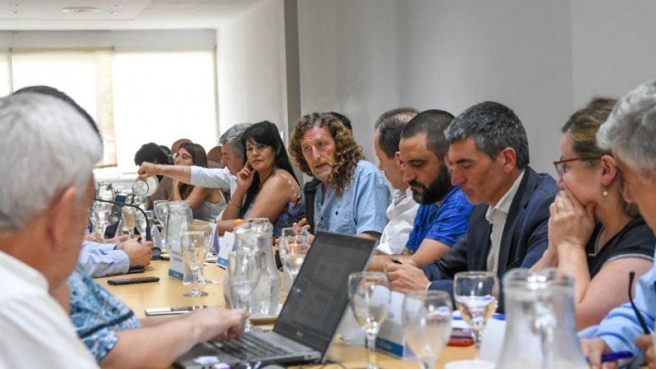 Provincia: estatales cobrarán mayo con un 20% de aumento y docentes ...