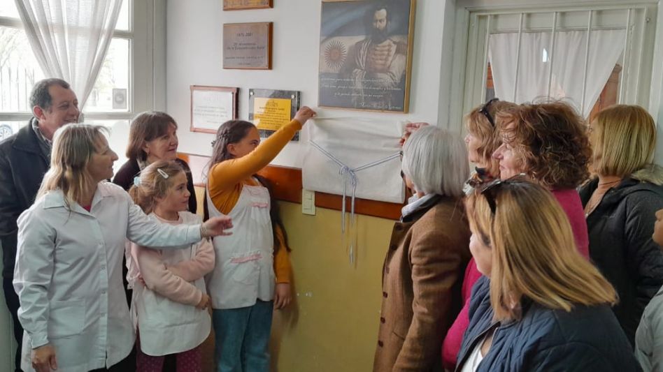 Tedín Uriburu 75 años del actual edificio de la Escuela 8