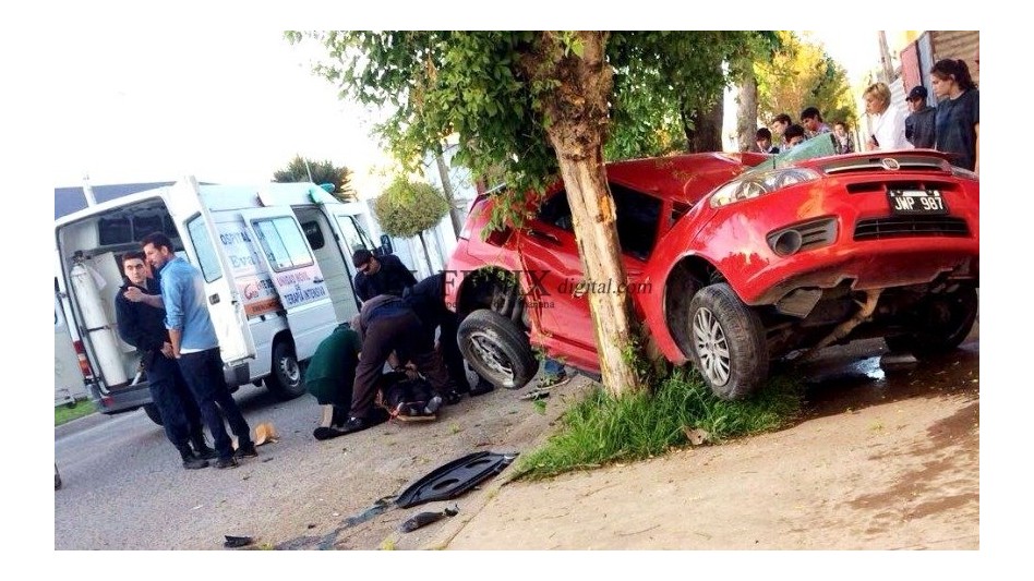 Impactante choque entre dos vehículos